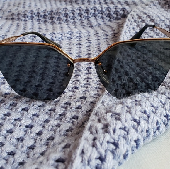 Prada Cinema polorized Sunglasses - Picture 4 of 4